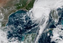 El huracán Isaías ya tocó tierra en Florida con vientos de 165 km/h: hay alertas por inundaciones y cortes de luz