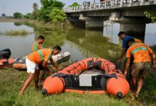 Tragedia en la India: volcó un barco en el río Ganges y murieron trece nenes